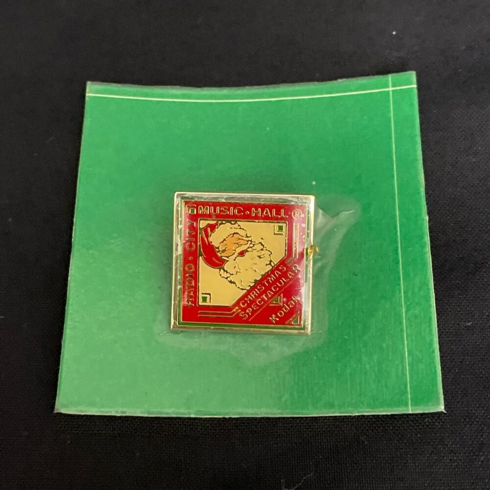 Vtg Radio City Music Hall Christmas Spectacular Pin Hat Lapel Santa Kodak
